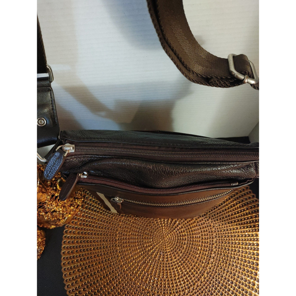 Danier Leather Crossbody - Picture 3 of 8